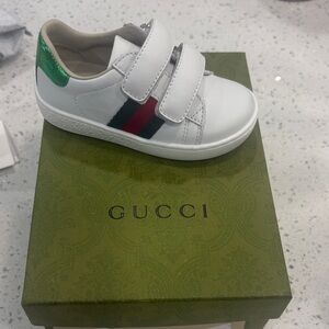 Gucci Kids White Sneakers with Green and Red Stripes